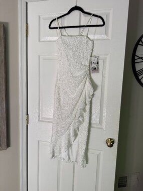 NWT White Floral Shimmer Ruffle Dress - Size Medium